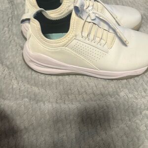Clove nursing shoes
